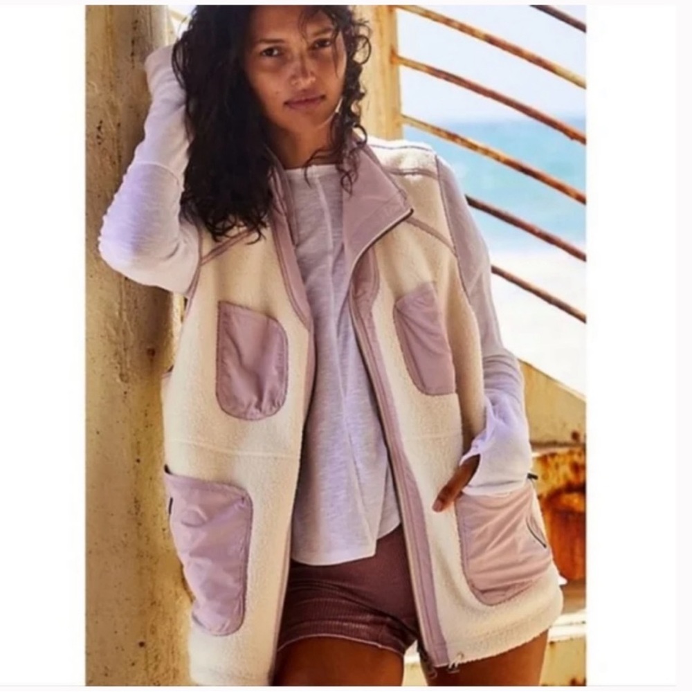 Free People movement Hot the Hills reversible vest- size Sm white/Lavender.